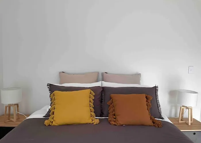 Luxury 3 Bedroom Home With Double Garage